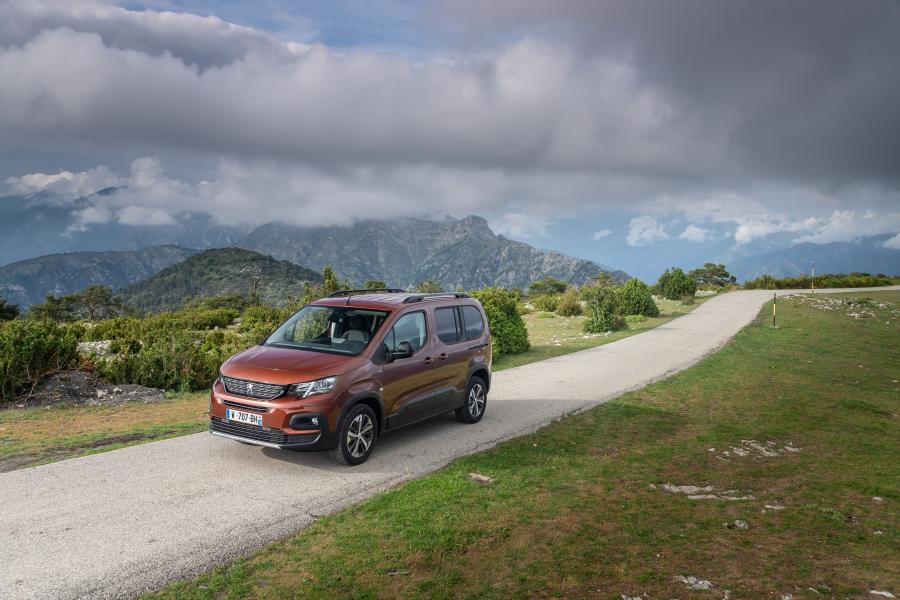  Peugeot Rifter GT Line 2018 года  (WW) (фото 16 из 43)